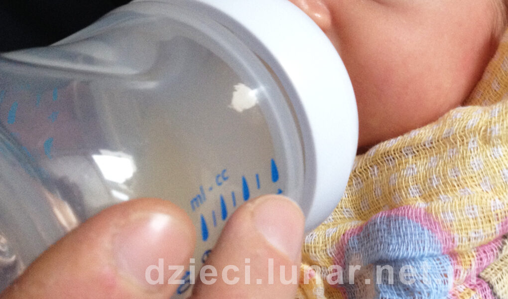 Karmienie niemowląt butelką